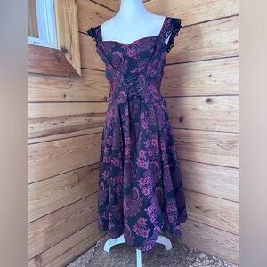 Chic Floral Lace-Up Midi Dress